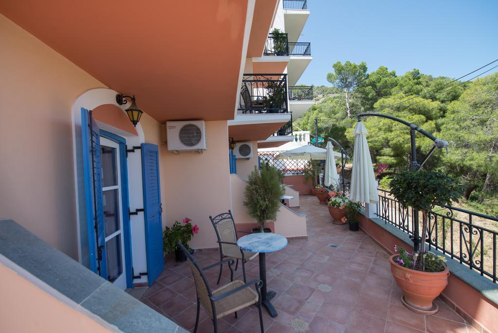 Maria Studios Poros Town エクステリア 写真
